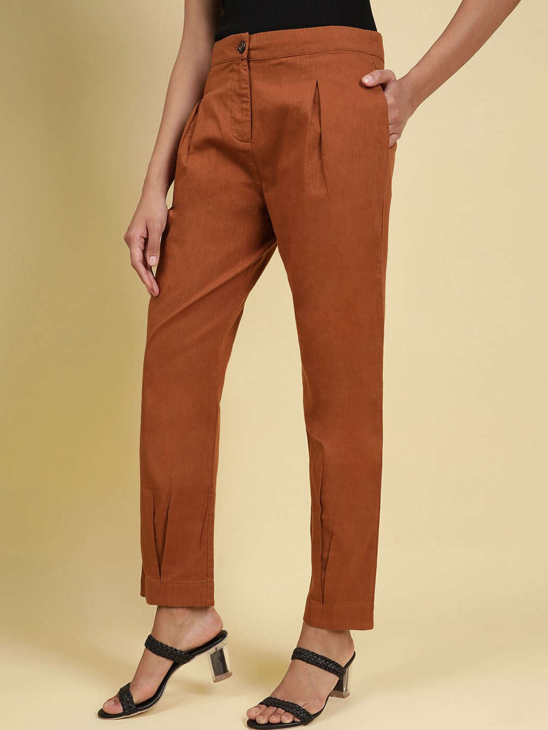 Shop Women Linen Pleated Pant Online.