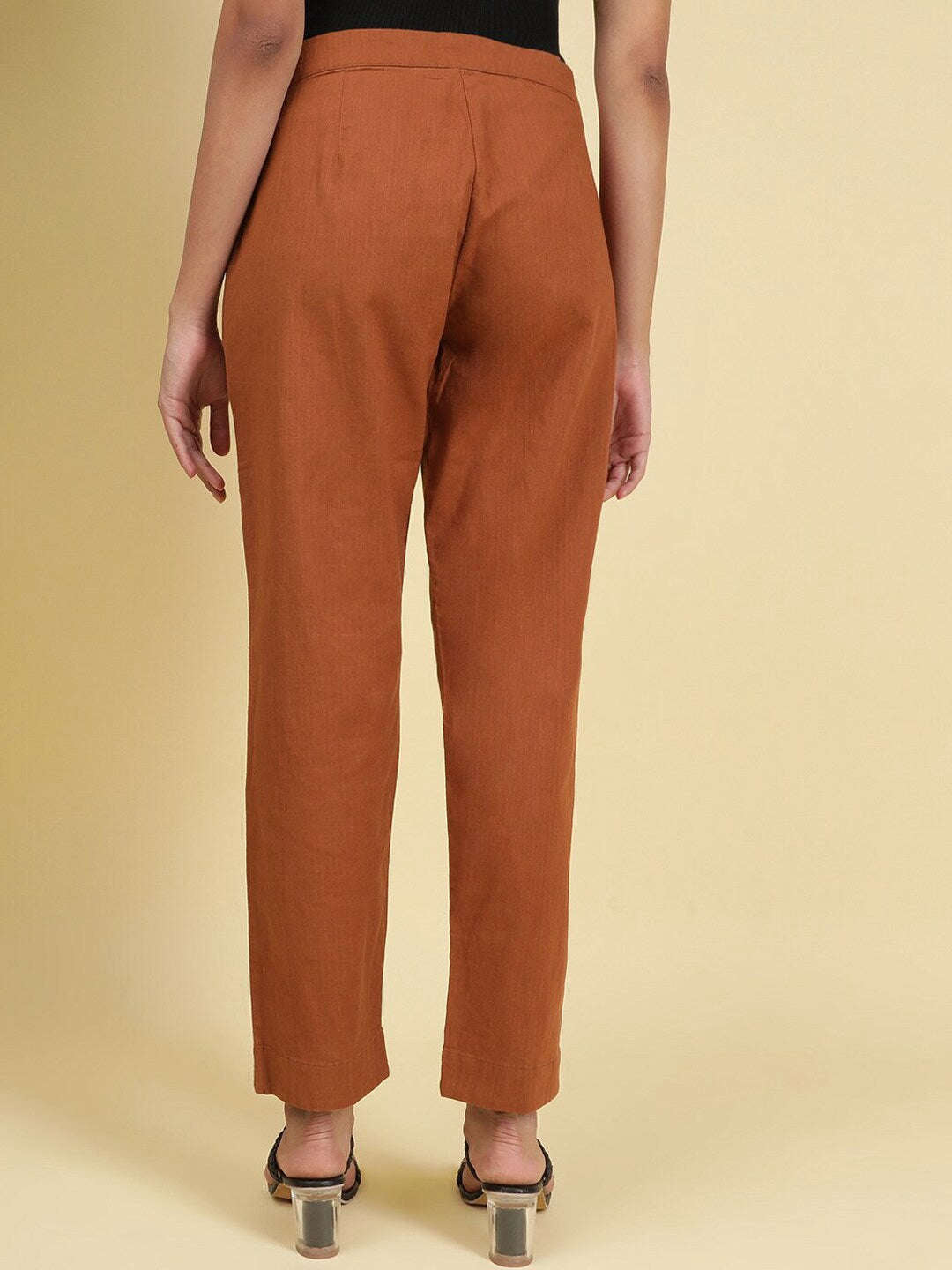 Shop Women Linen Pleated Pant Online.