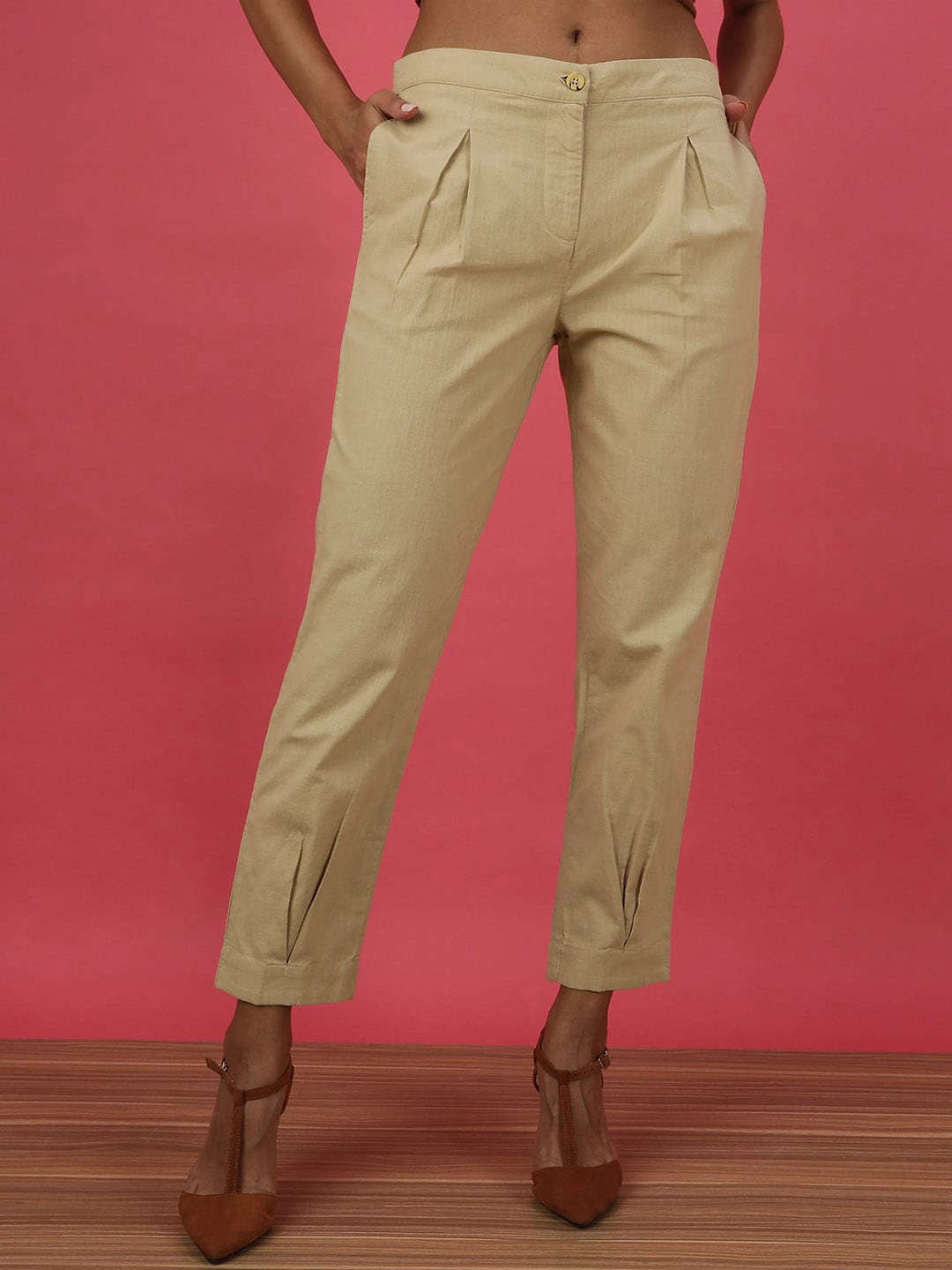 Shop Women Linen Pleated Pant Online.