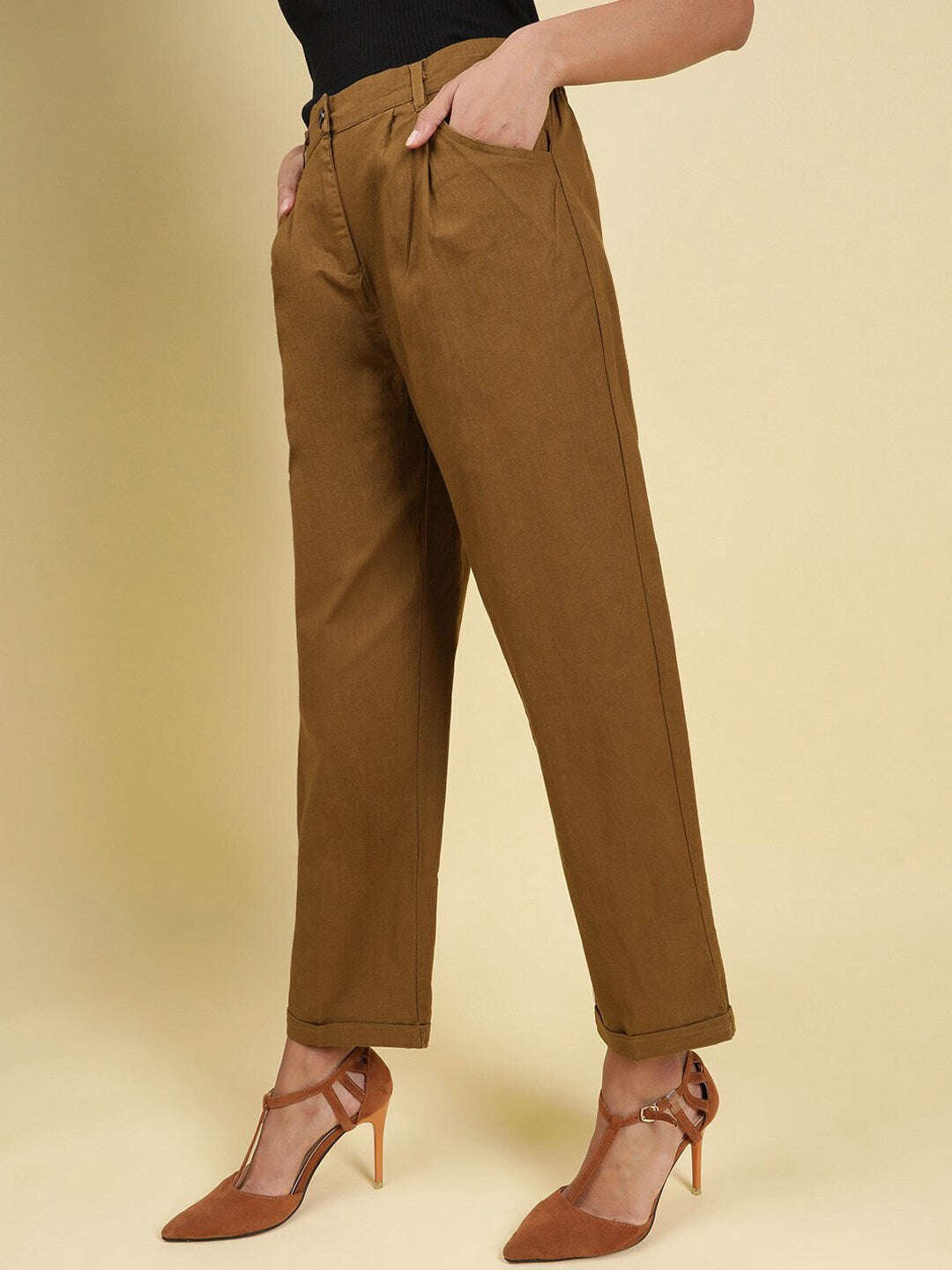 Shop Women Linen Pleated Pant Online.