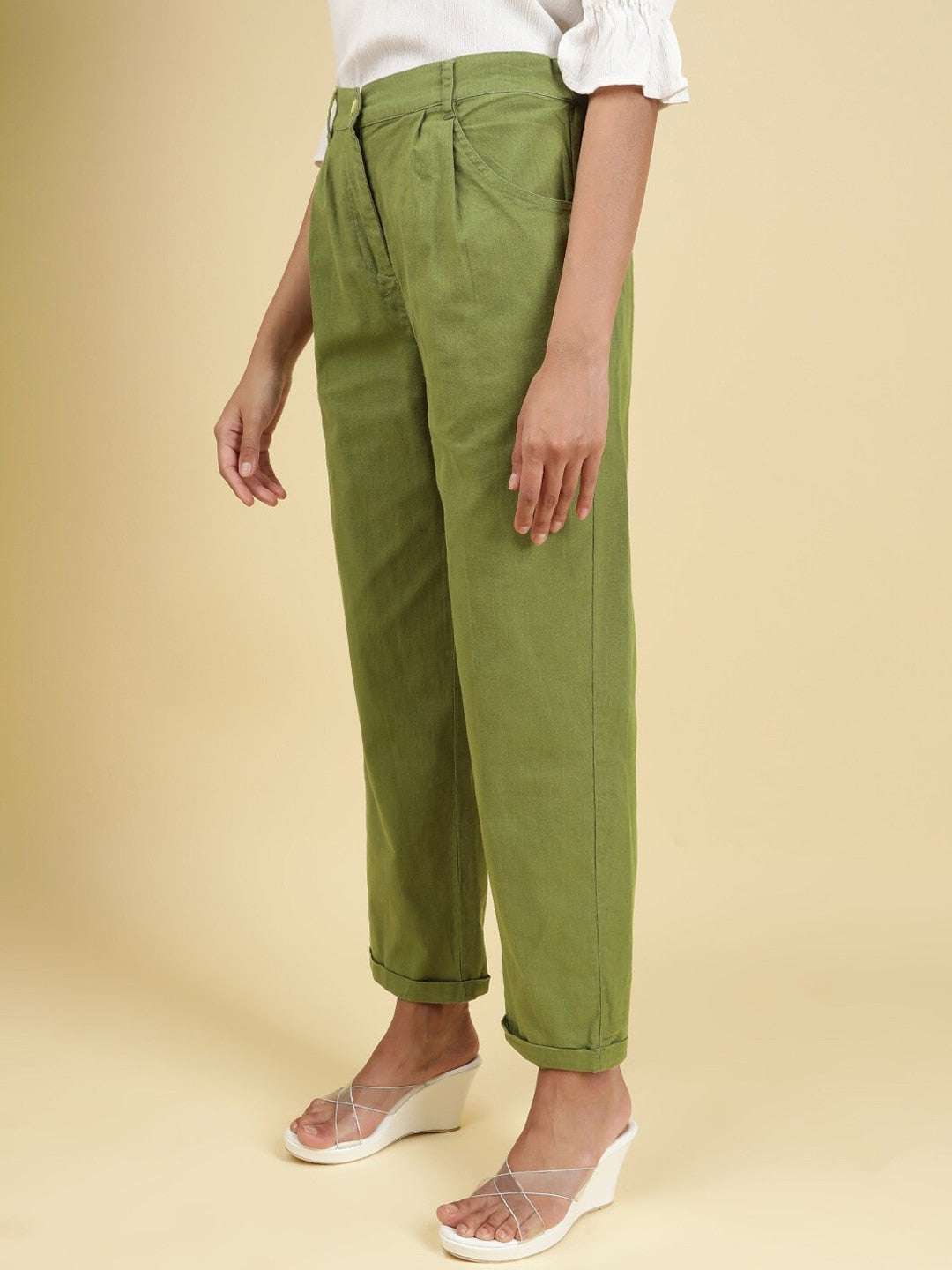 Shop Women Linen Pleated Pant Online.