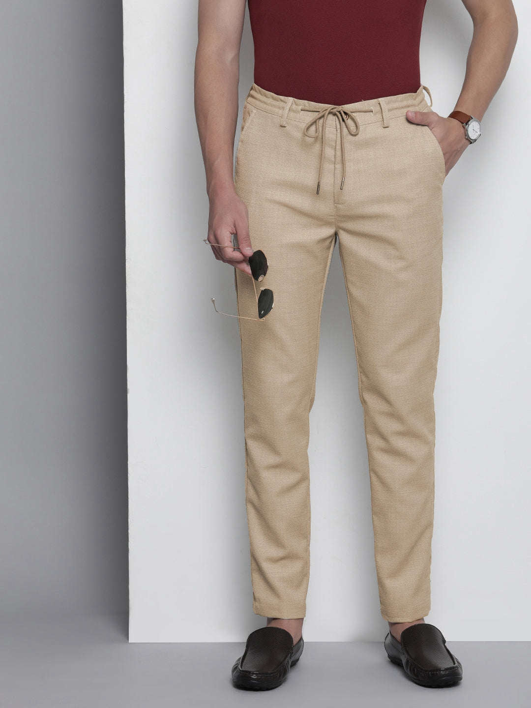 Shop Men Woven Jogger Pant Online.