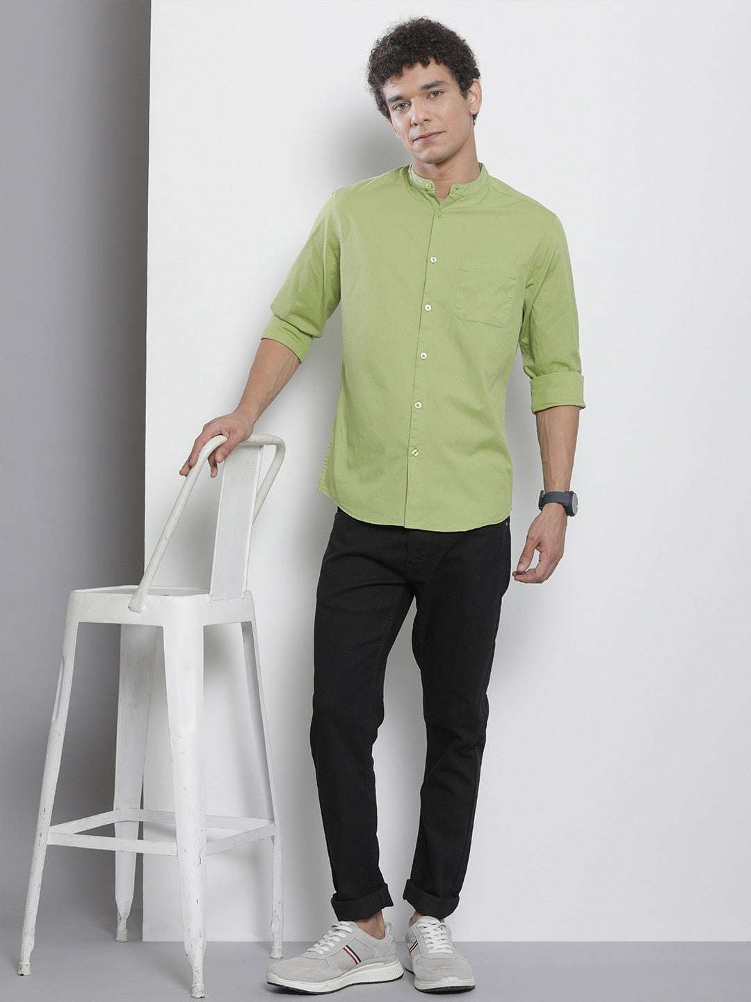 Shop Men's Solid Regular Fit Shirt Online.