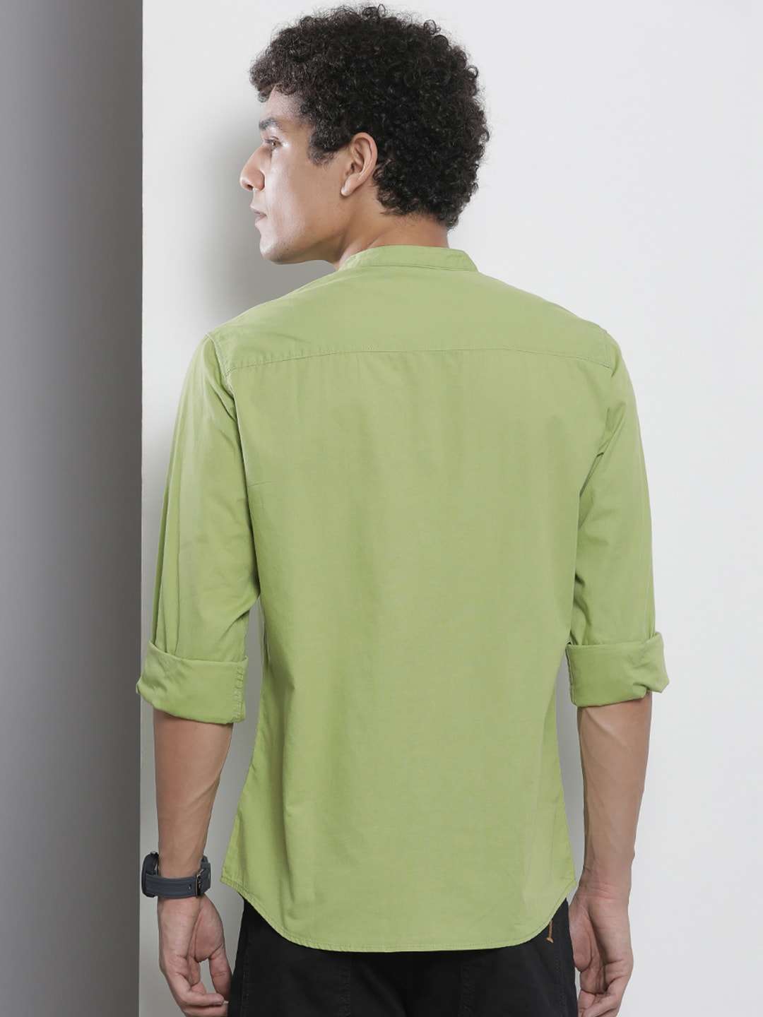 Shop Men's Solid Regular Fit Shirt Online.