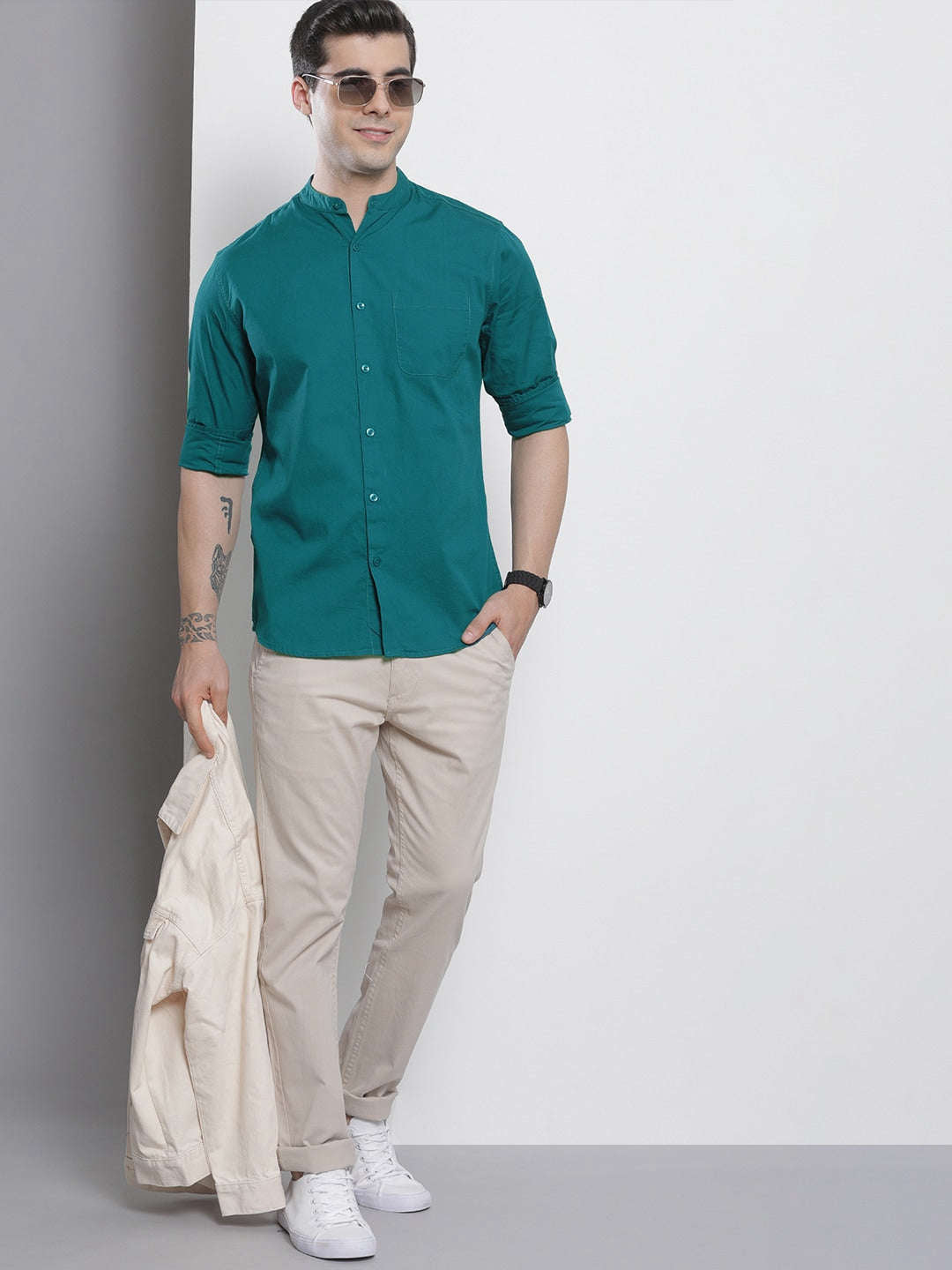 Shop Men's Solid Regular Fit Shirt Online.