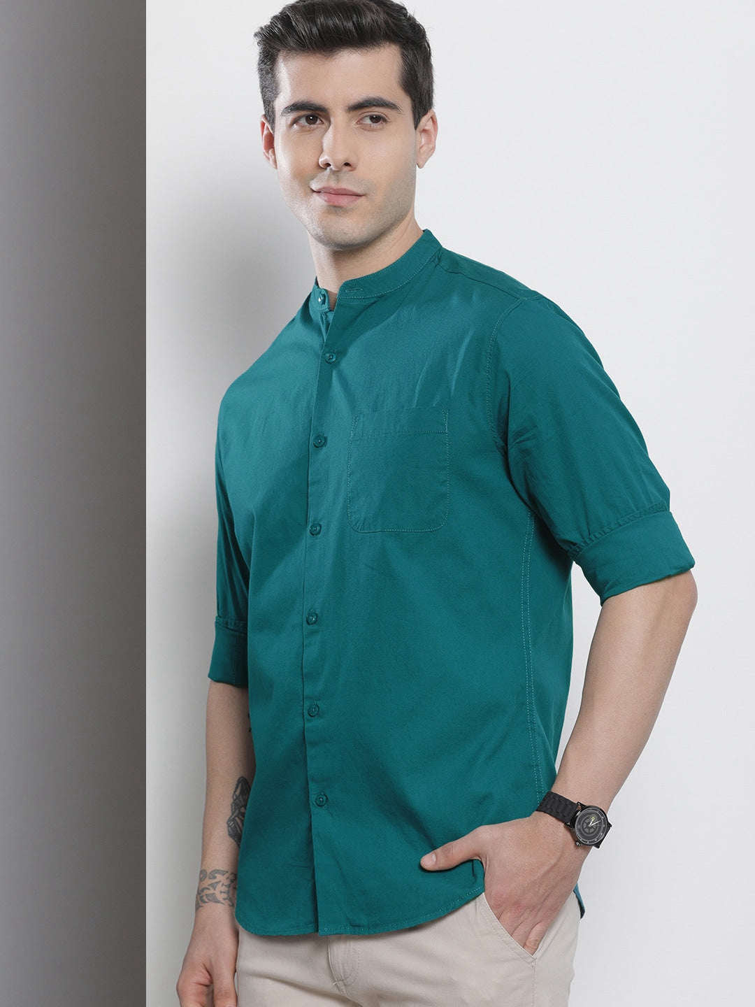 Shop Men's Solid Regular Fit Shirt Online.