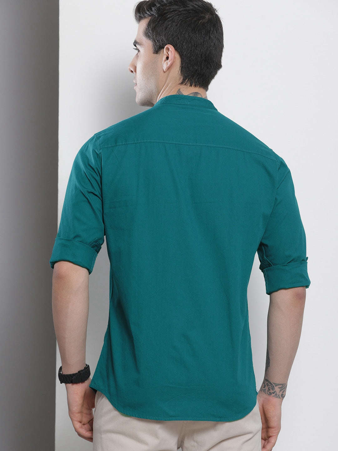 Shop Men's Solid Regular Fit Shirt Online.