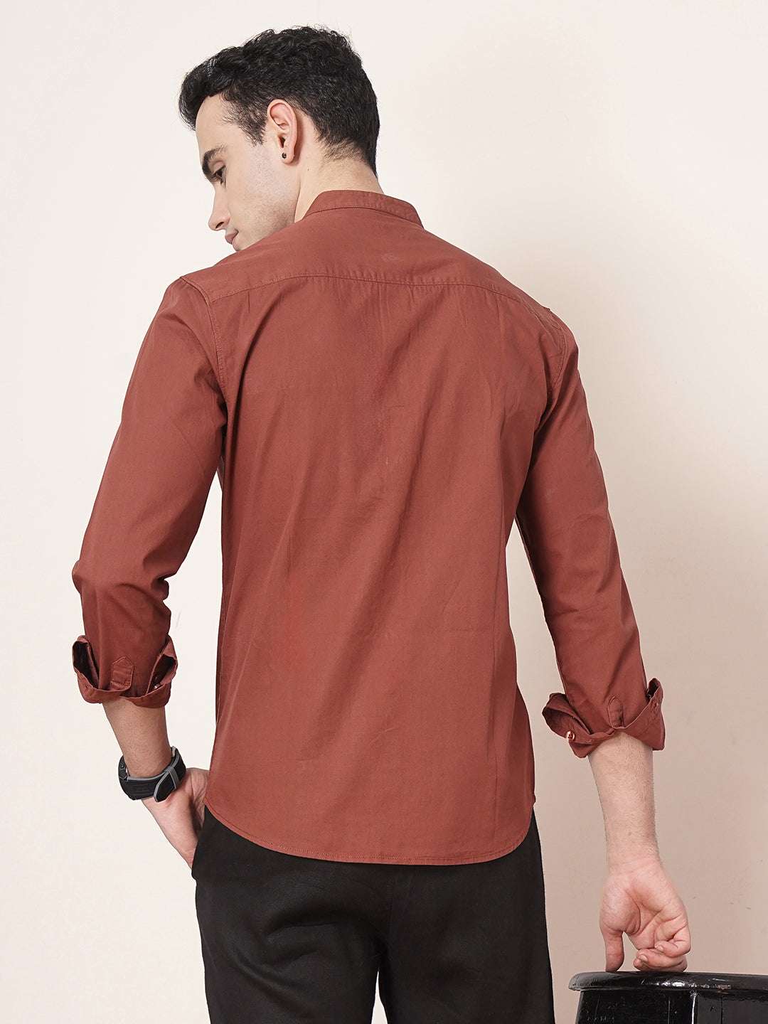 Shop Men's Solid Regular Fit Shirt Online.