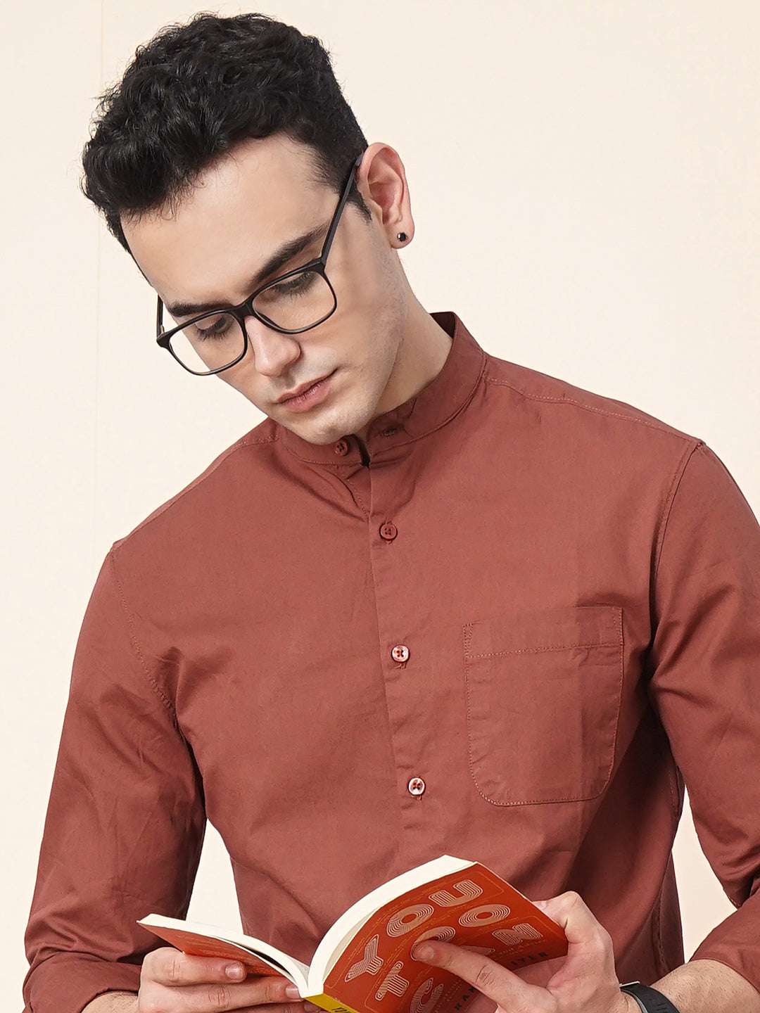 Shop Men's Solid Regular Fit Shirt Online.