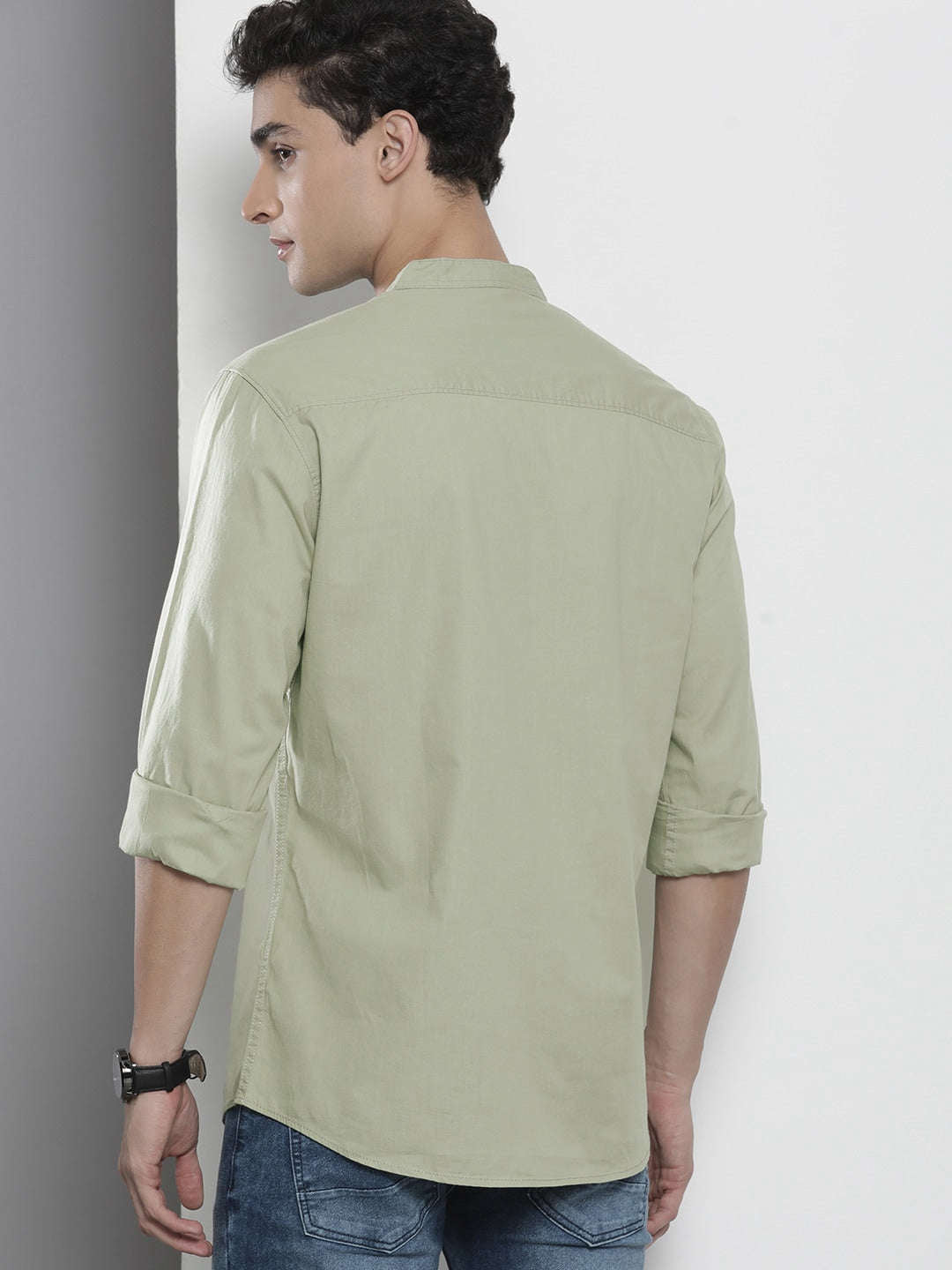 Shop Men's Solid Regular Fit Shirt Online.