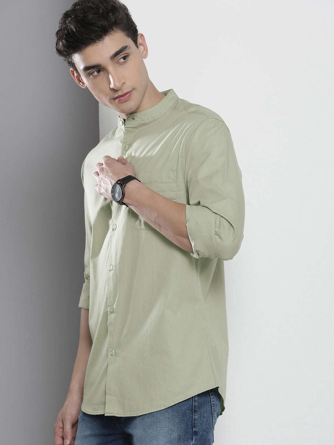 Shop Men's Solid Regular Fit Shirt Online.