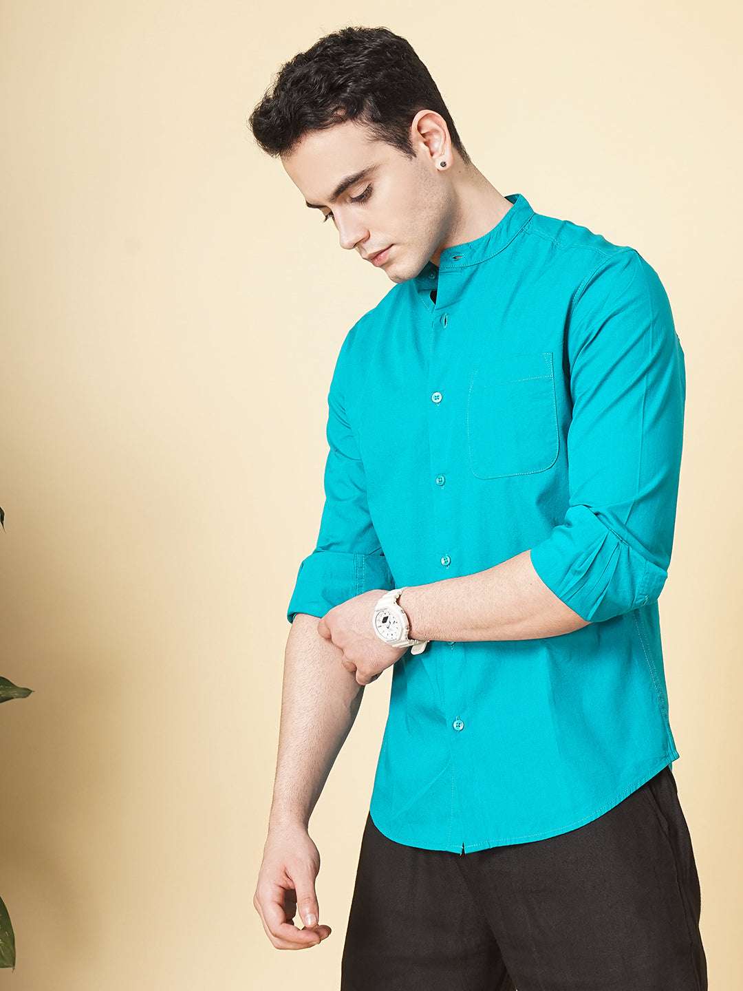 Shop Men's Solid Regular Fit Shirt Online.