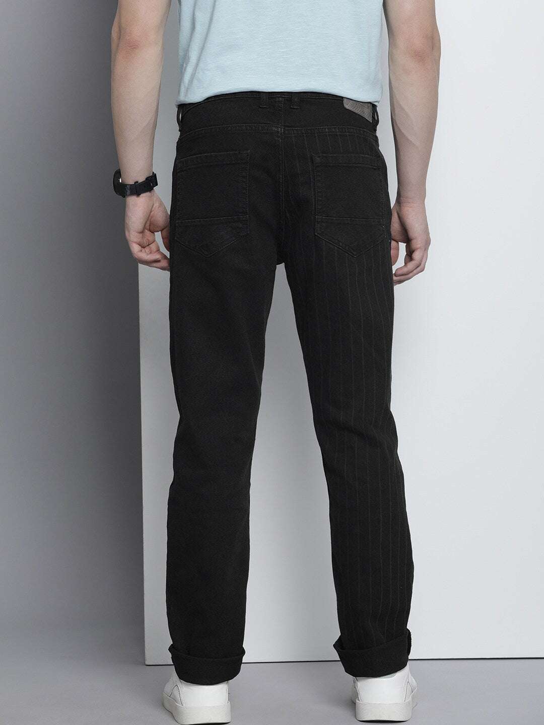 Shop Men Straight Fit Jeans Online.