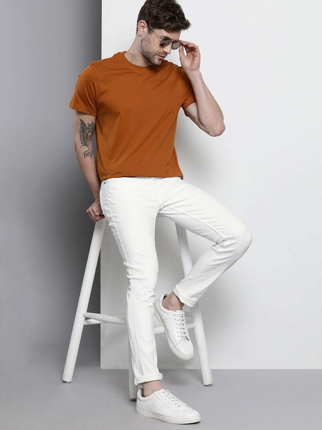 Men's White Slim Fit Solid Mid-Rise Jeans