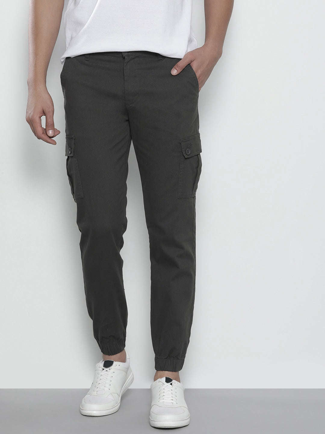 Men Solid Cuffed Cargo Pant