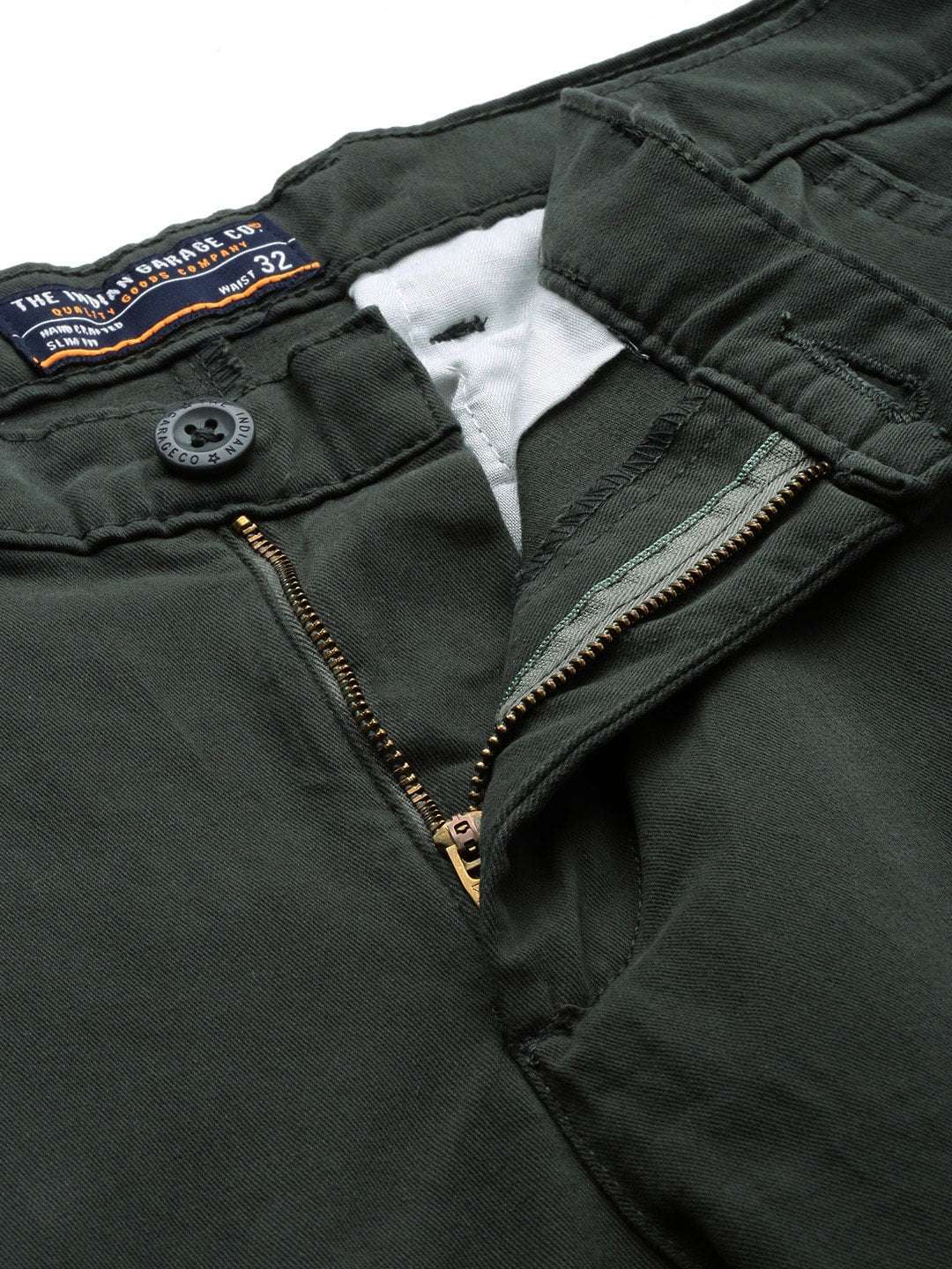 Shop Men Solid Cuffed Cargo Pant Online.