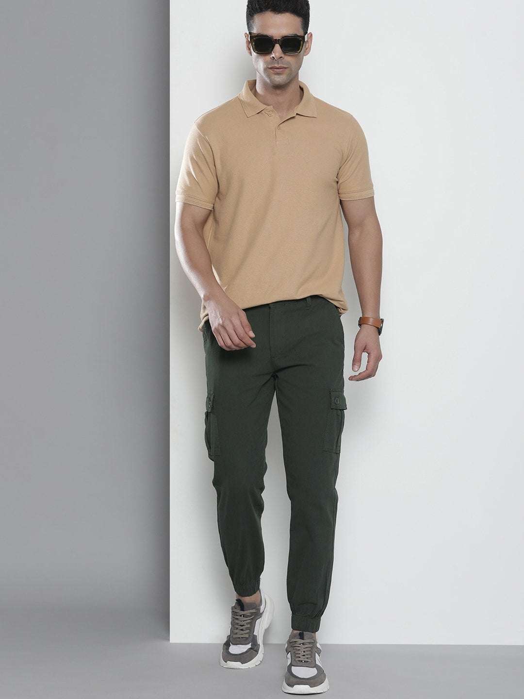 Shop Men Solid Cuffed Cargo Pant Online.