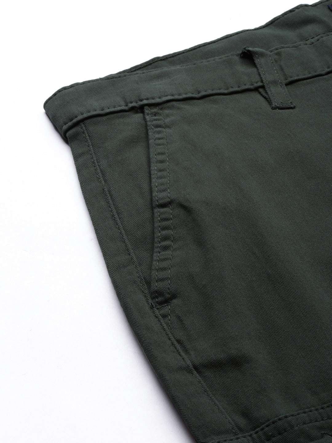 Shop Men Solid Cuffed Cargo Pant Online.