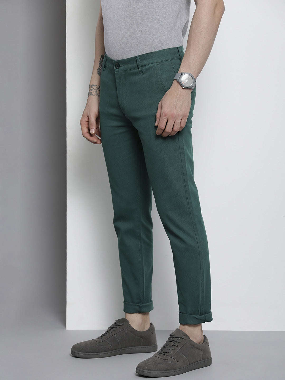 Shop Men Solid Chino Pants Online.