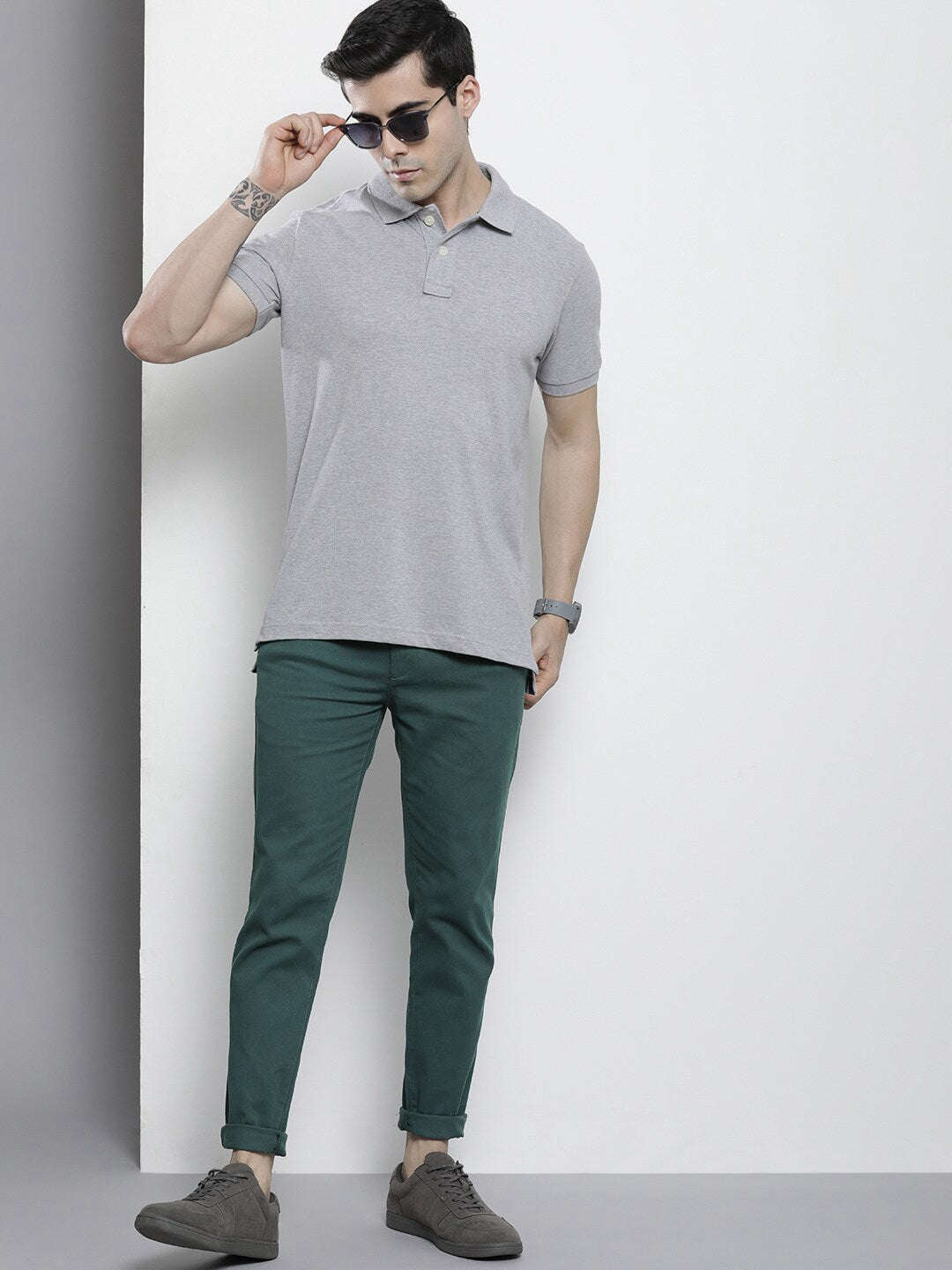 Shop Men Solid Chino Pants Online.