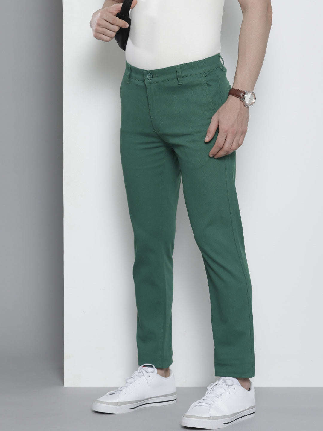 Shop Men Solid Chino Pants Online.