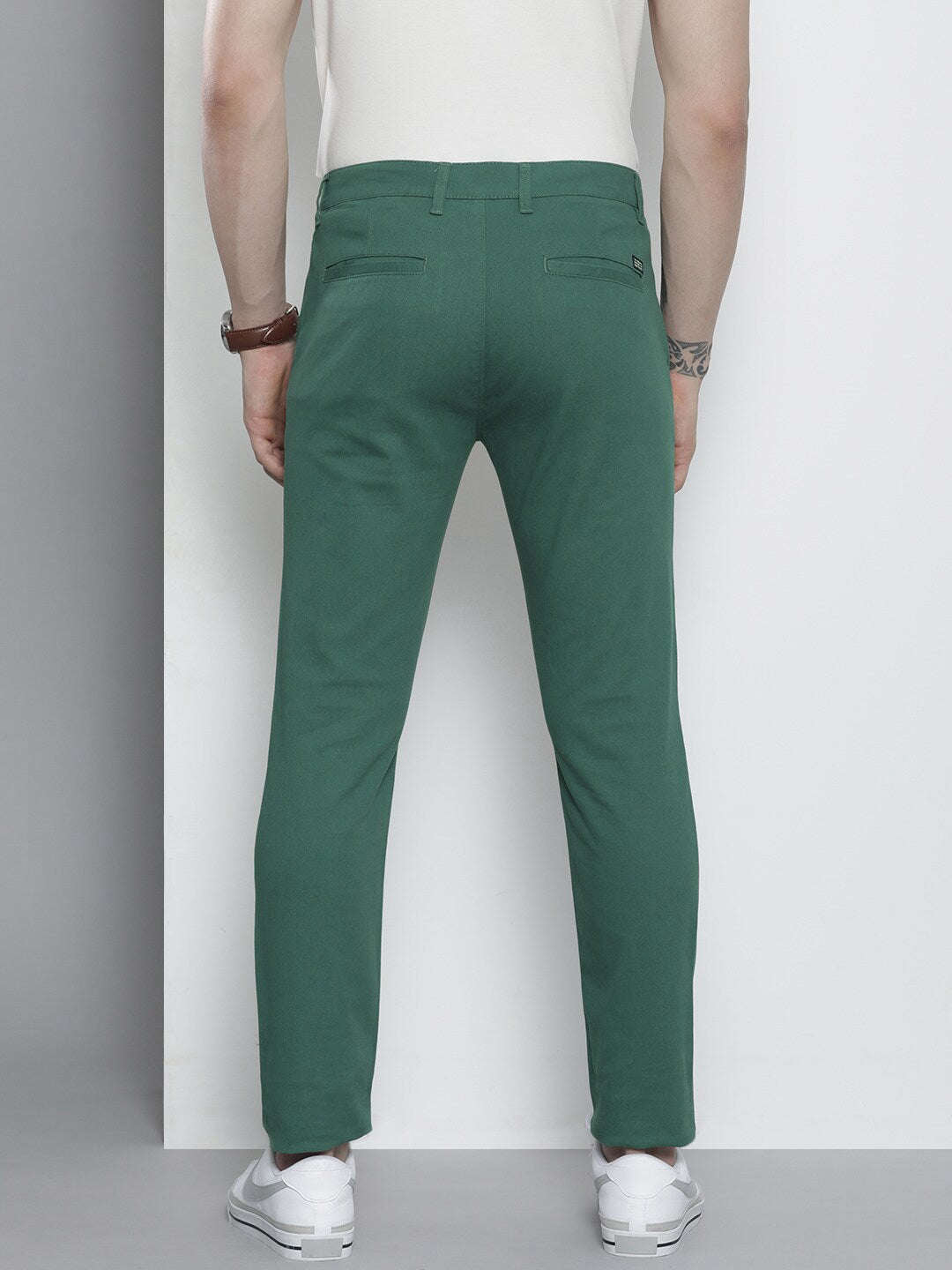 Shop Men Solid Chino Pants Online.