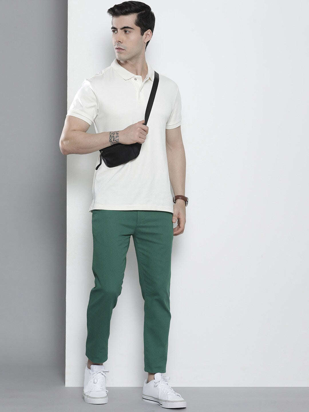 Shop Men Solid Chino Pants Online.