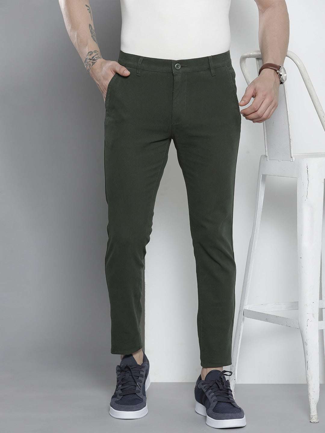 Shop Men Solid Chino Pants Online.