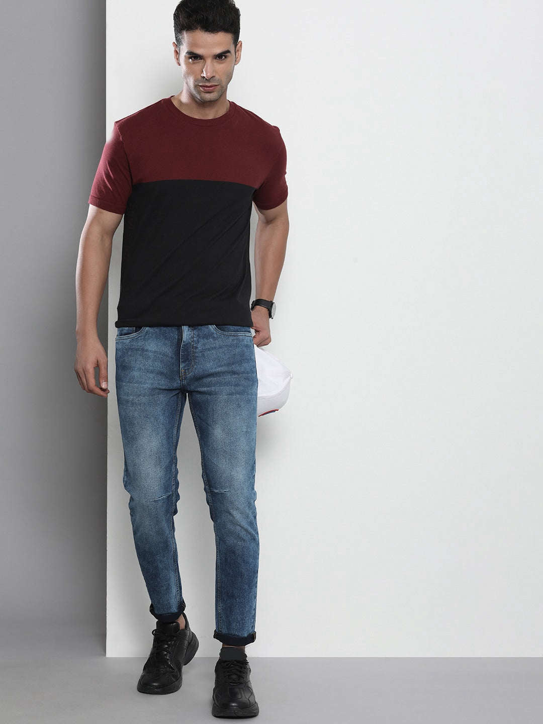 Shop Men Distress Carrot Fit Jeans Online.