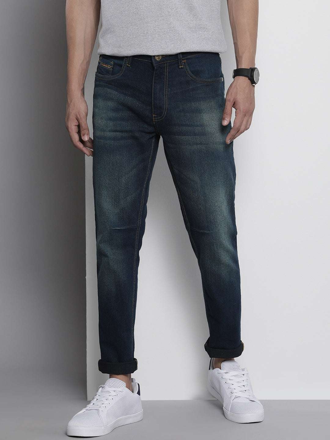 Shop Men Distress Carrot Fit Jeans Online.