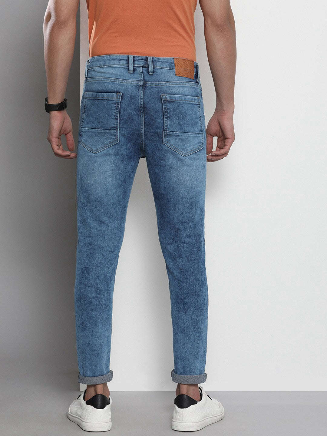 Shop Men Distress Carrot Fit Jeans Online.