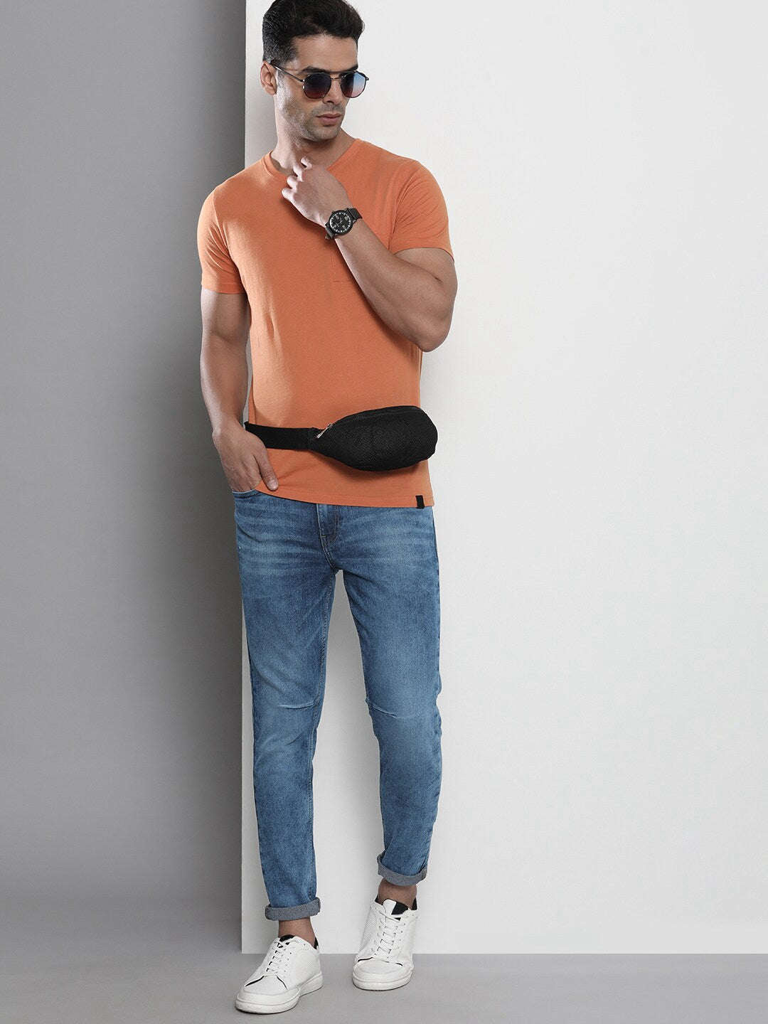 Shop Men Distress Carrot Fit Jeans Online.