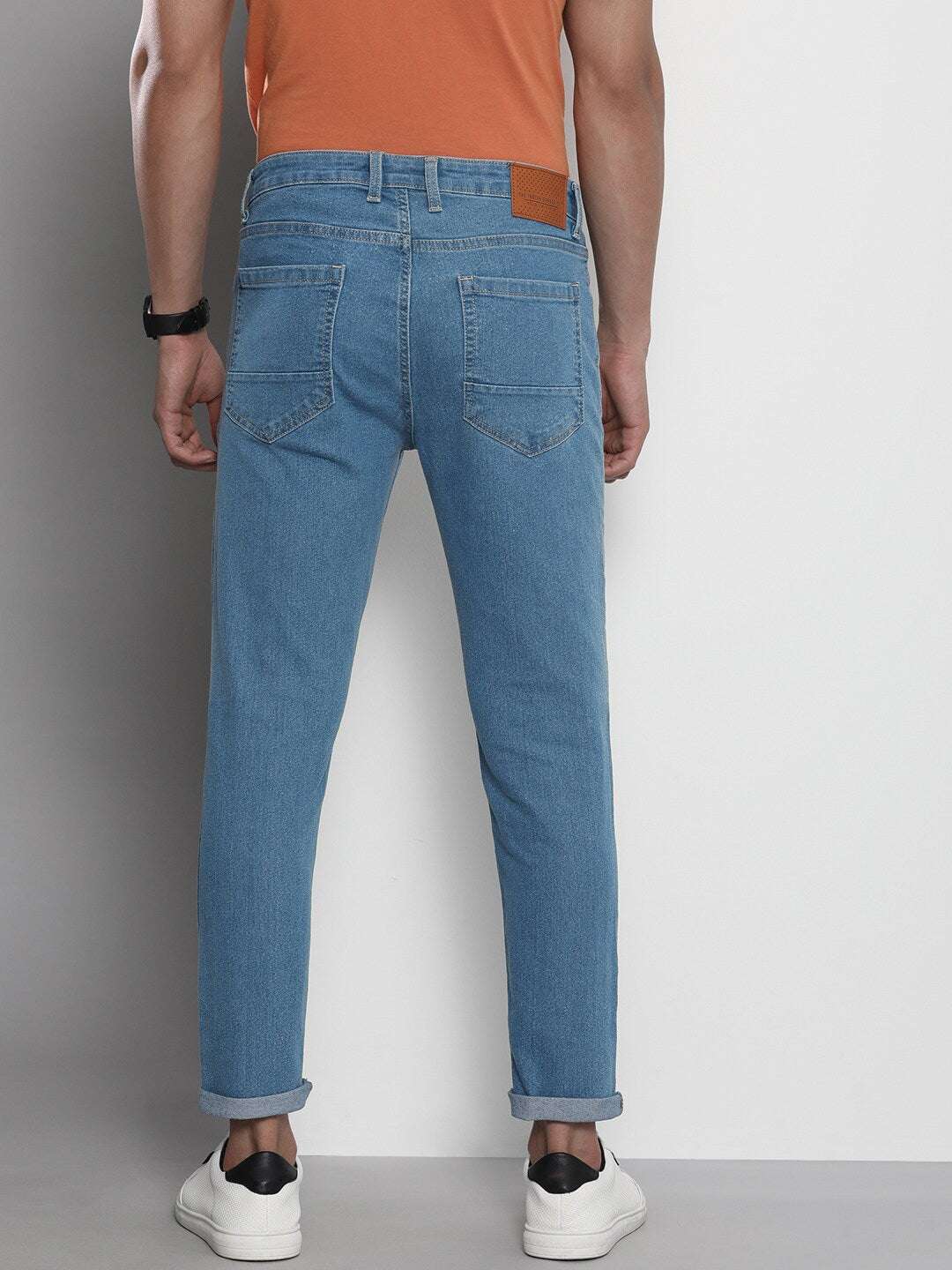 Shop Men Carrot Fit Jeans Online.