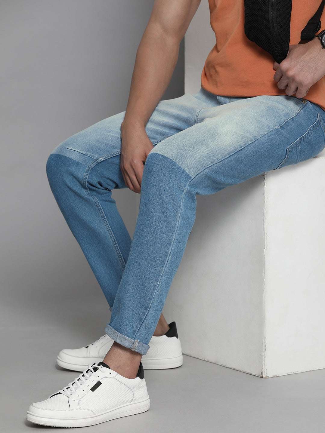 Shop Men Carrot Fit Jeans Online.