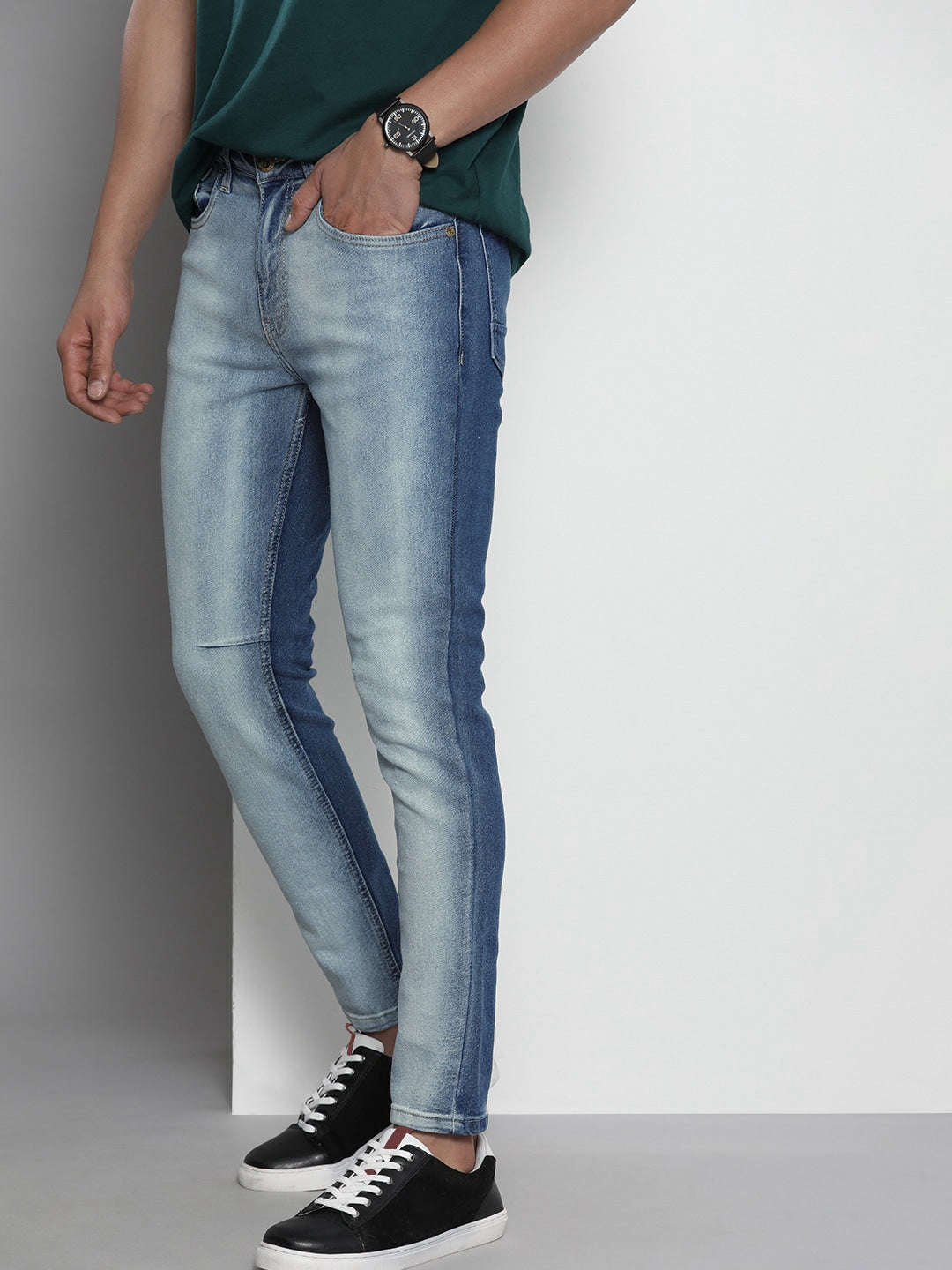 Shop Men Carrot Fit Jeans Online.