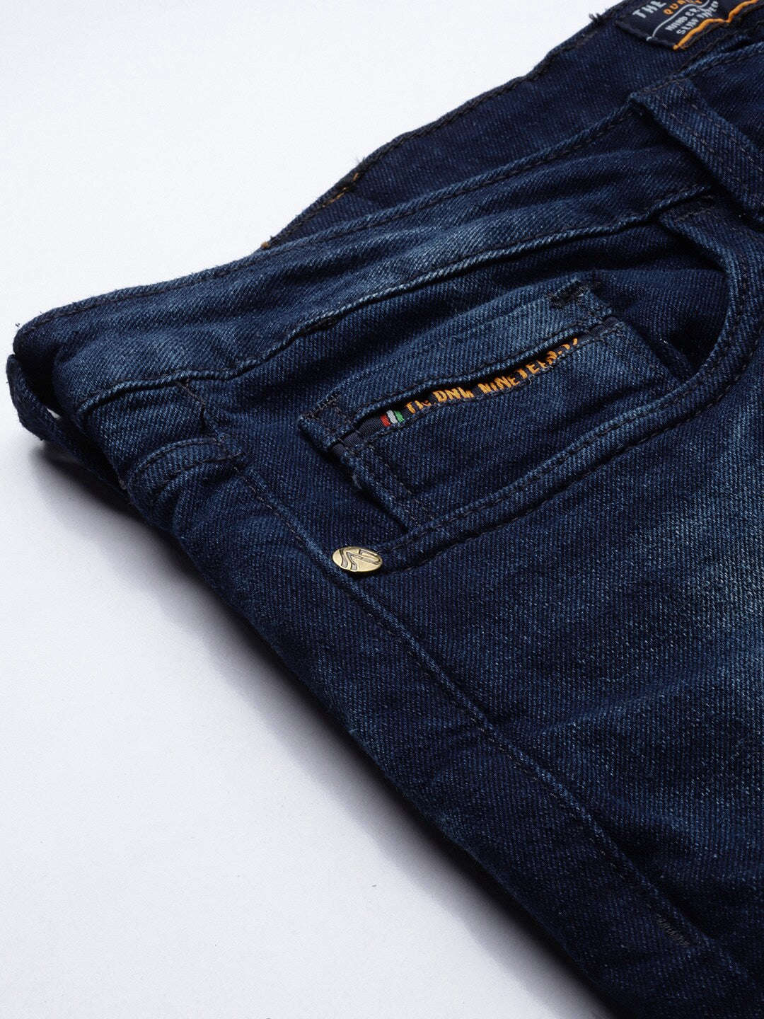 Shop Men Carrot Fit Jeans Online.