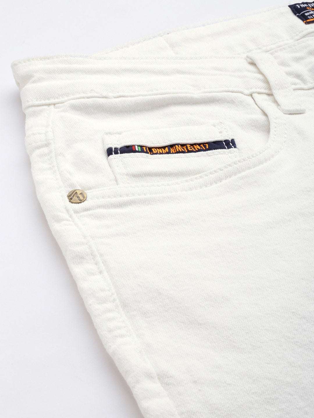 Shop Men Carrot Fit Jeans Online.