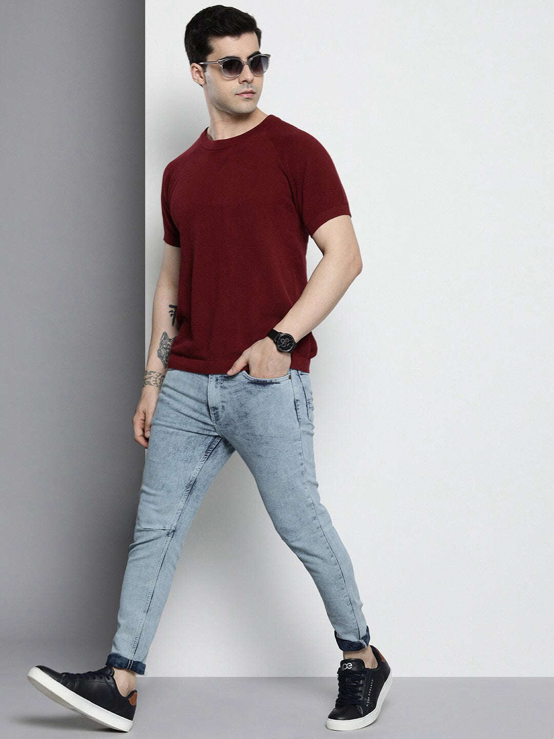 Shop Men Carrot Fit Jeans Online.