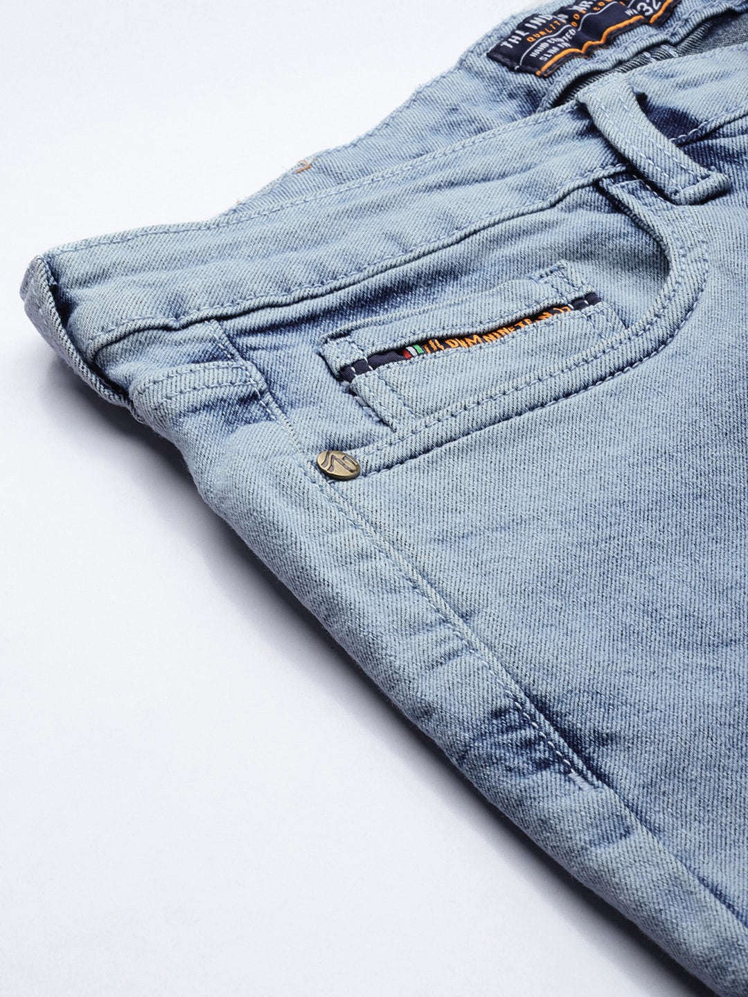 Shop Men Carrot Fit Jeans Online.