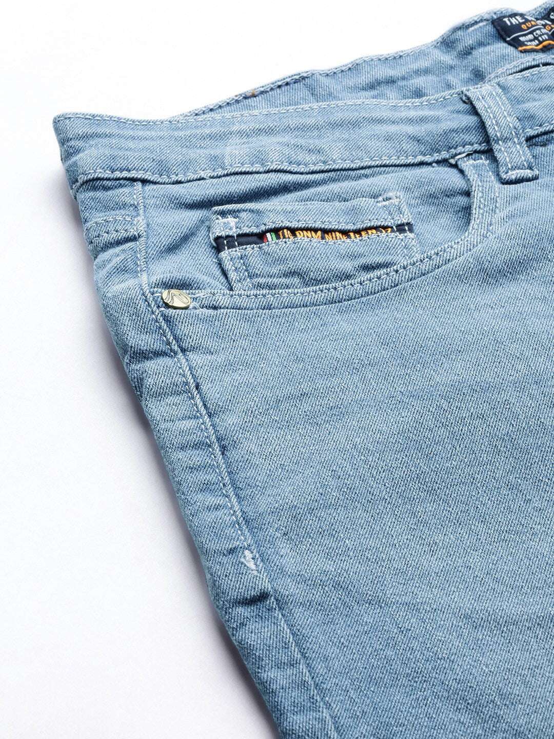 Shop Men Carrot Fit Jeans Online.