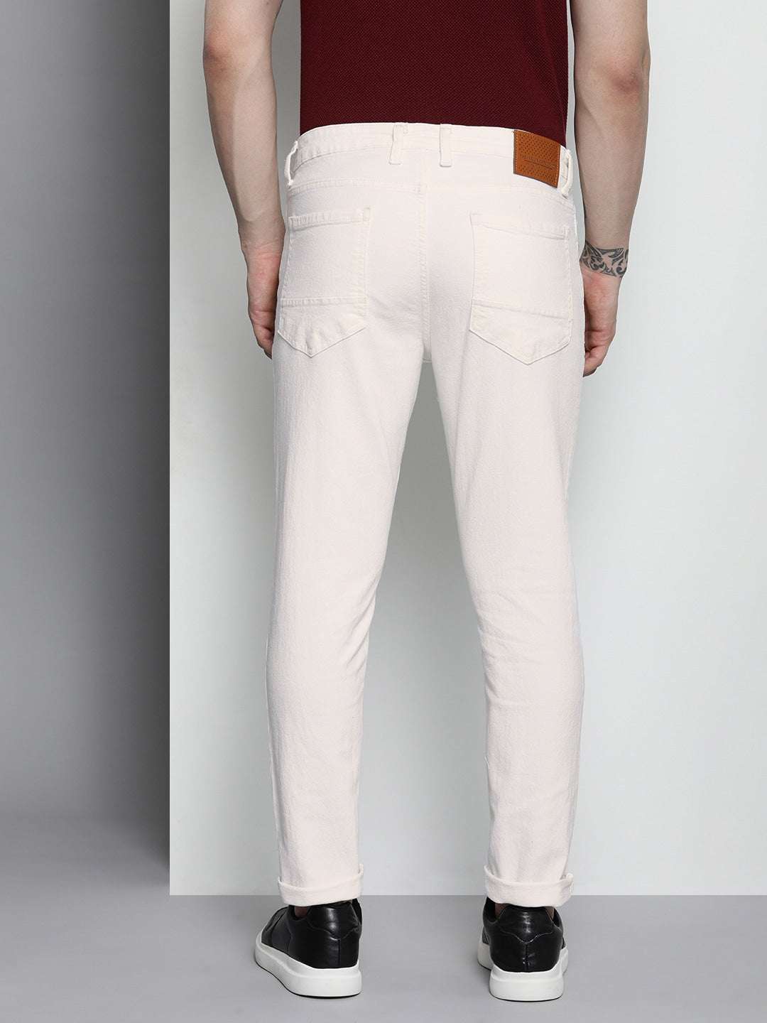 Shop Men Carrot Fit Jeans Online.