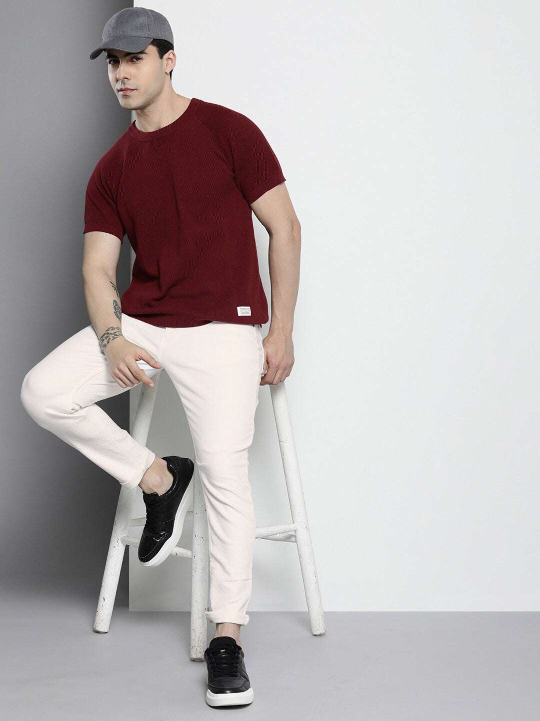 Shop Men Carrot Fit Jeans Online.