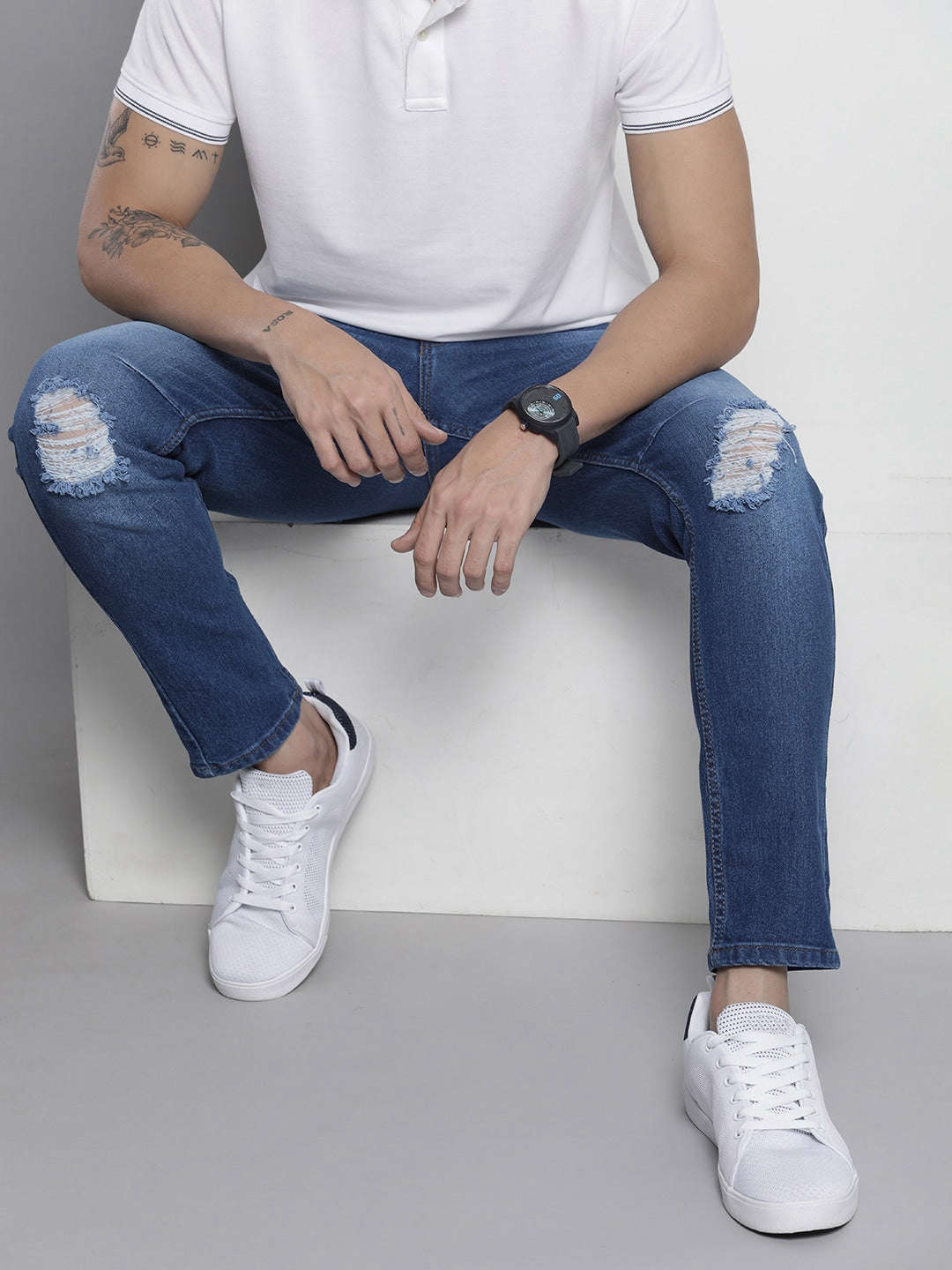 Shop Men Distress Carrot Fit Jeans Online.