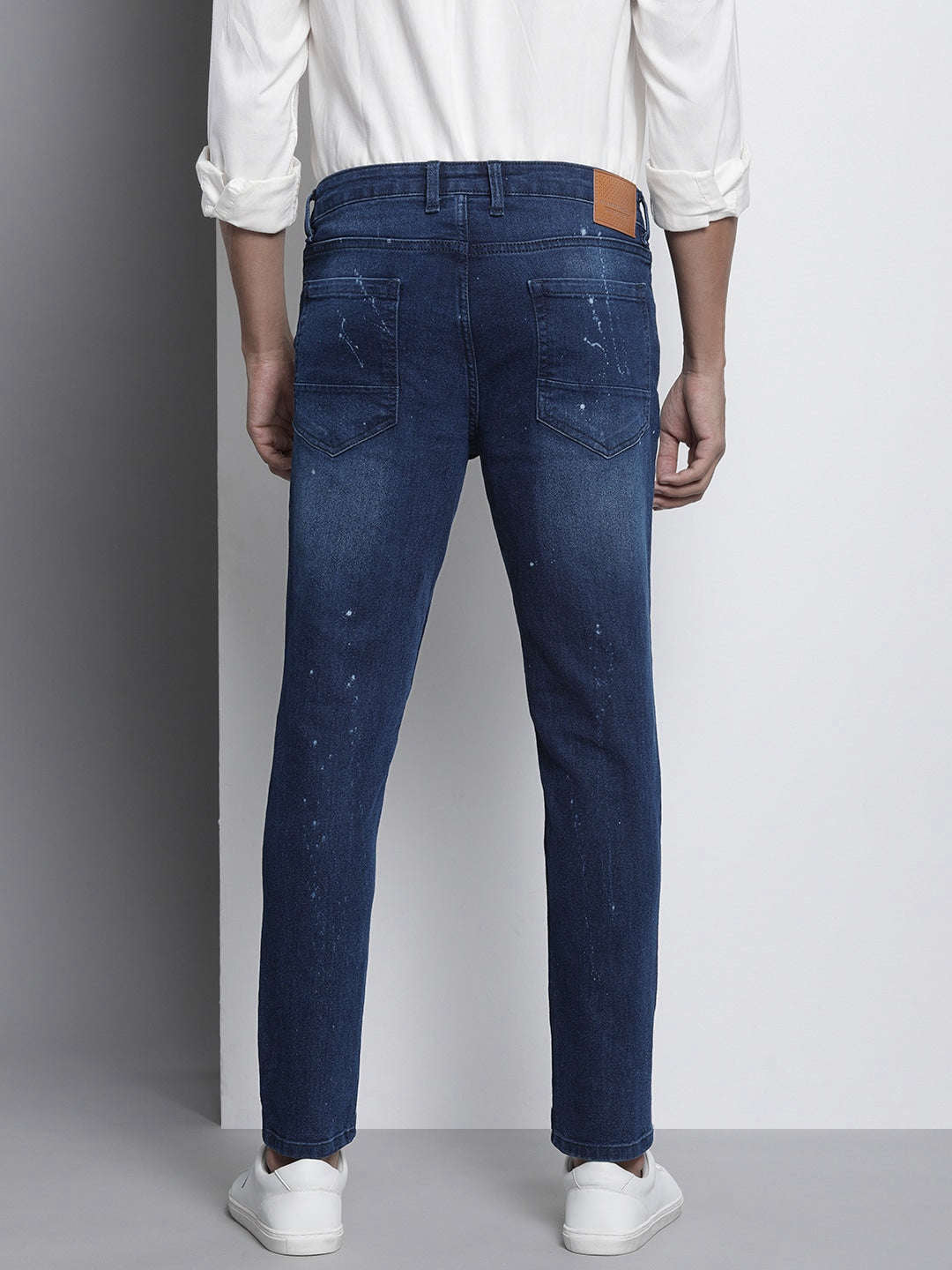 Shop Men Distress Carrot Fit Jeans Online.