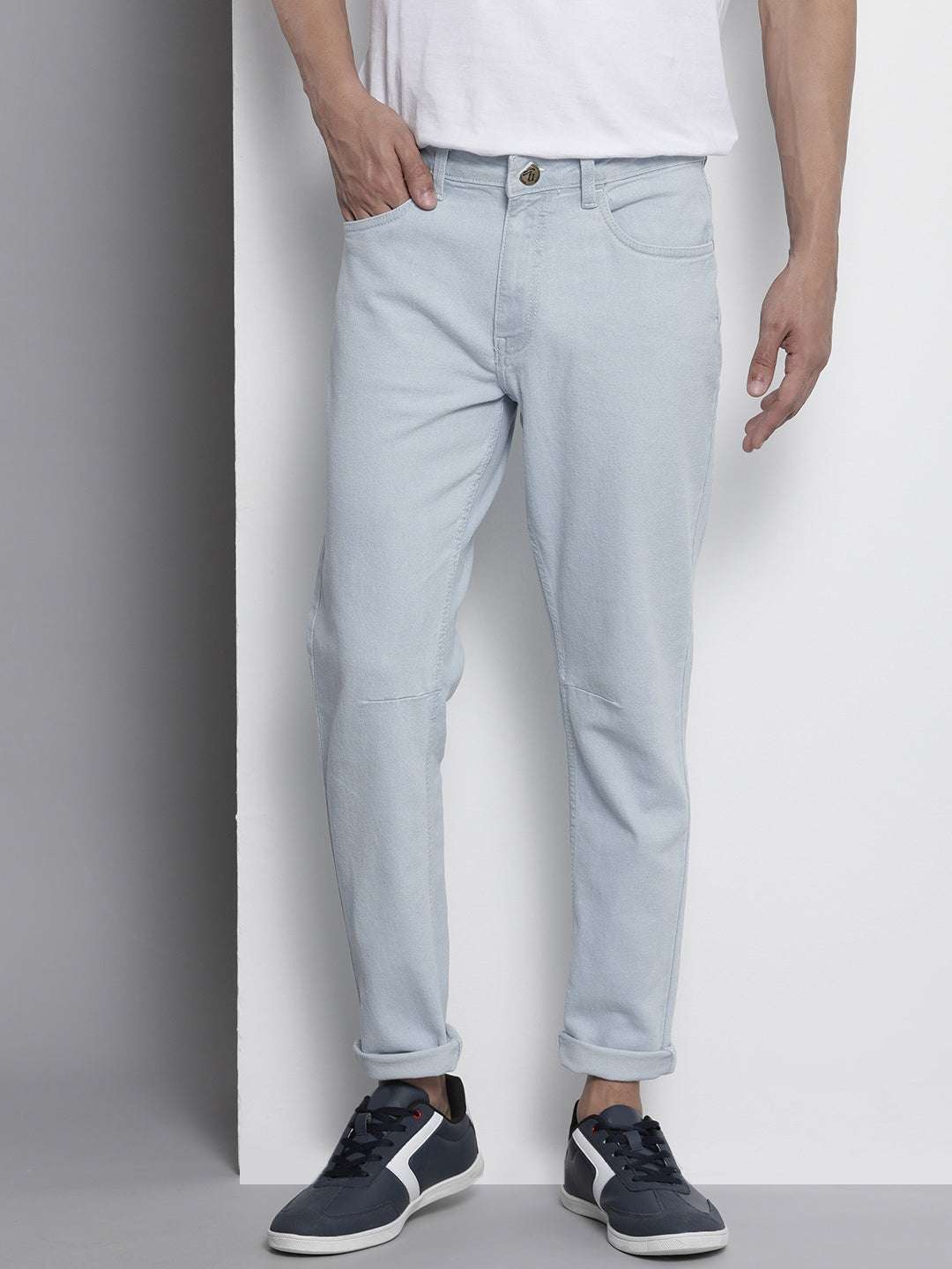 Shop Men Distress Carrot Fit Jeans Online.