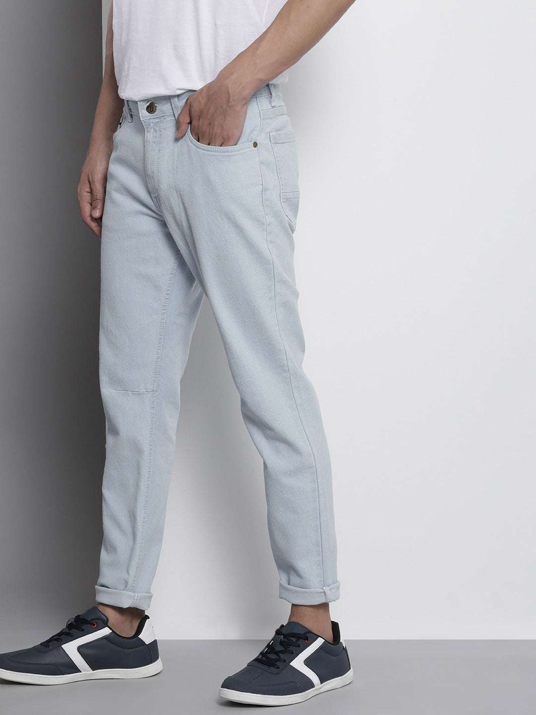 Shop Men Distress Carrot Fit Jeans Online.