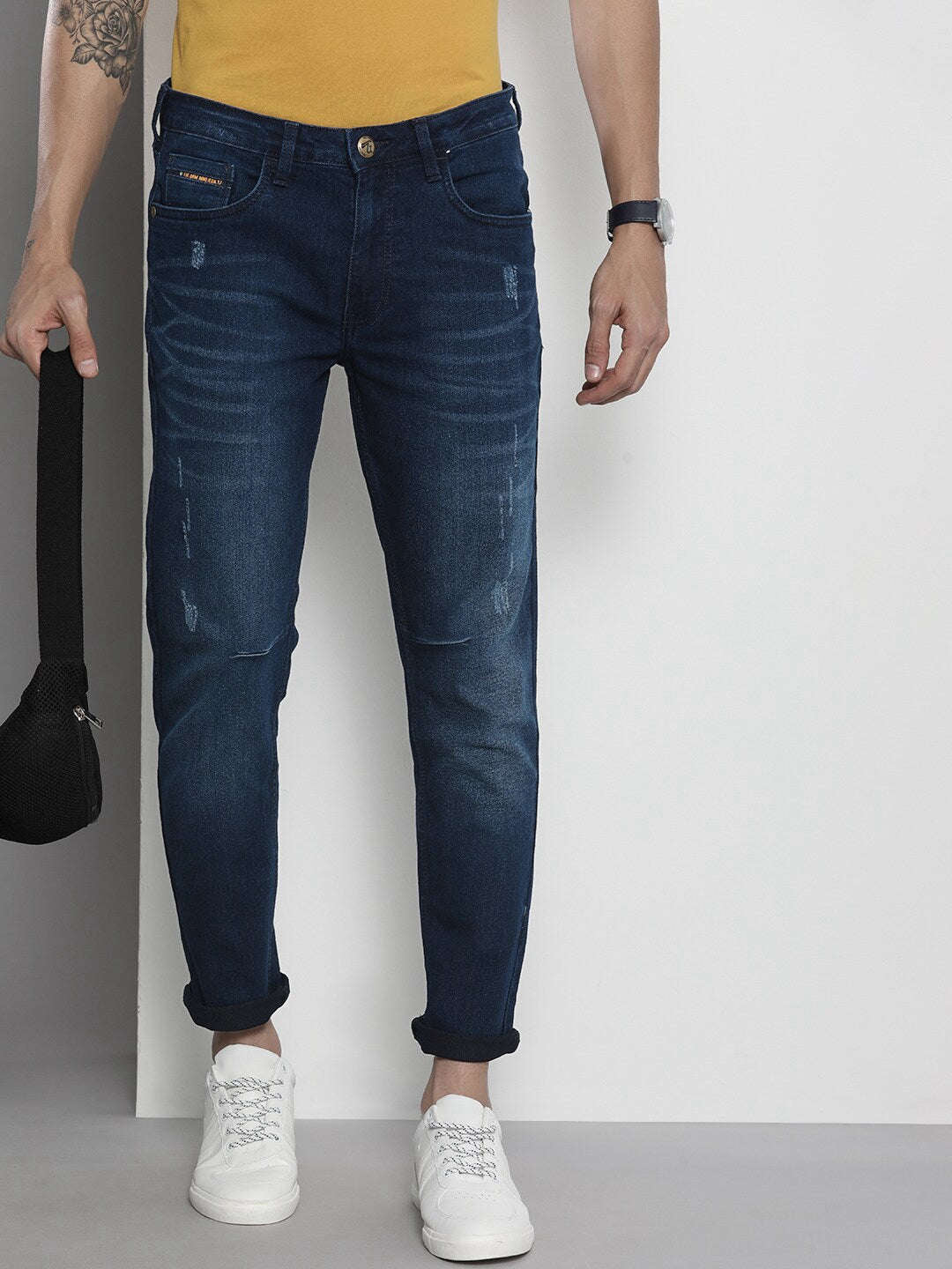 Shop Men Carrot Fit Jeans Online.