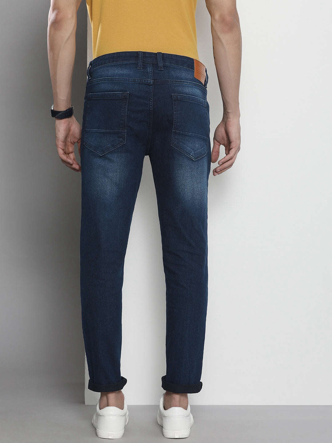 Shop Men Carrot Fit Jeans Online.