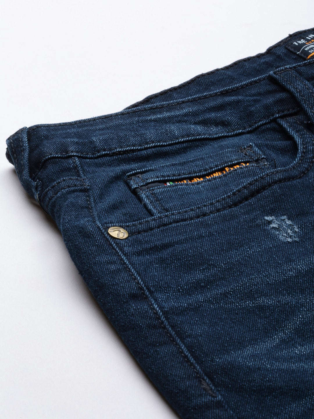 Shop Men Carrot Fit Jeans Online.