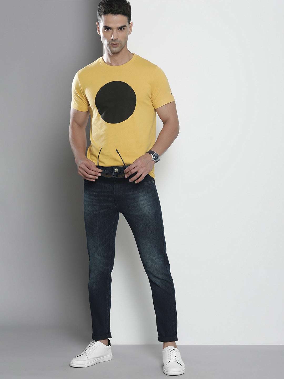 Shop Men Clean Look Skinny Jeans Online.